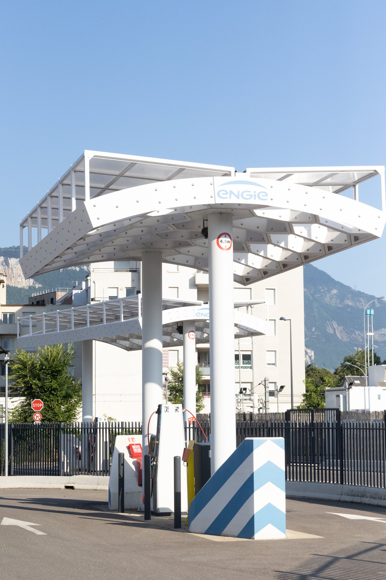 Station GNV au Grand Marché des Alpes, MIN de Grenoble, marché de gros alimentaire pour professionnels à Grenoble.